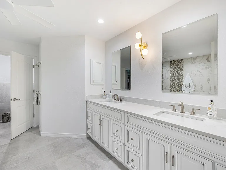 130 W Shipwreck Rd — Photo 22