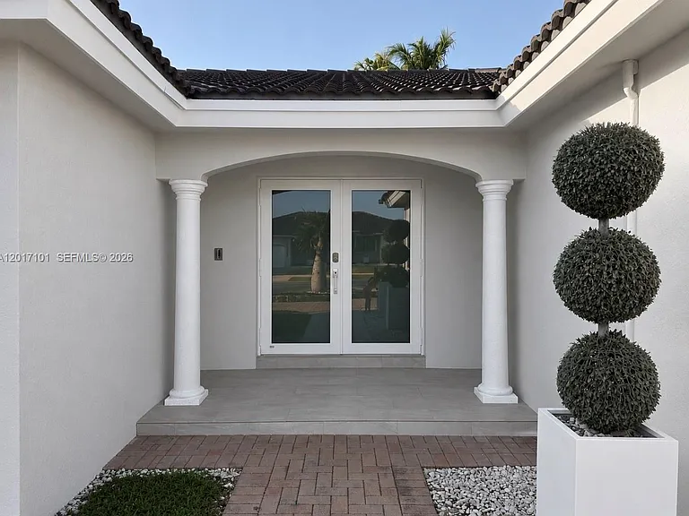 15425 SW 168th Ter — Photo 2