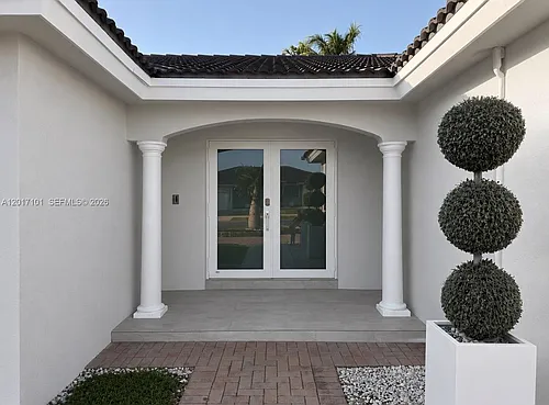 15425 SW 168th Ter Photo 1