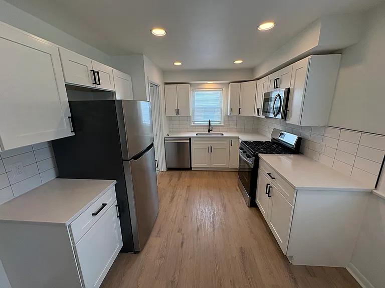 9609 Alexander Rd — Photo 1