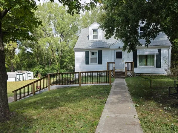 9328 W 51st St, Merriam, KS 66203