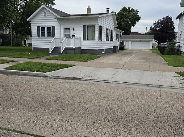 230 5th Ave N, Clinton, IA 52732