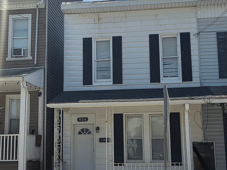 934 N Duke St — Photo 1