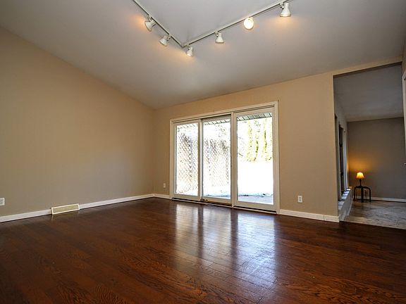 5th image of 3060 Cheroakwood Ln