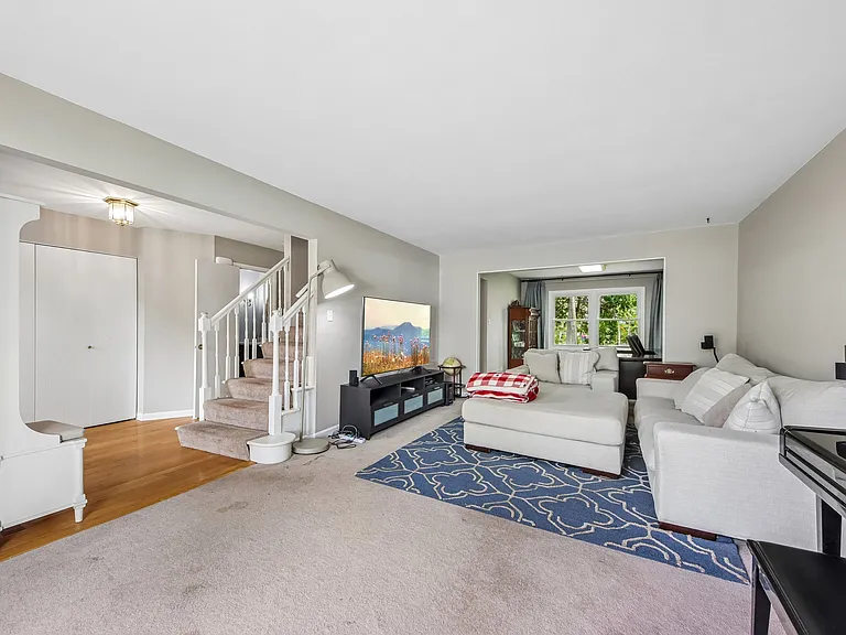 1111 Sara Ln — Photo 24
