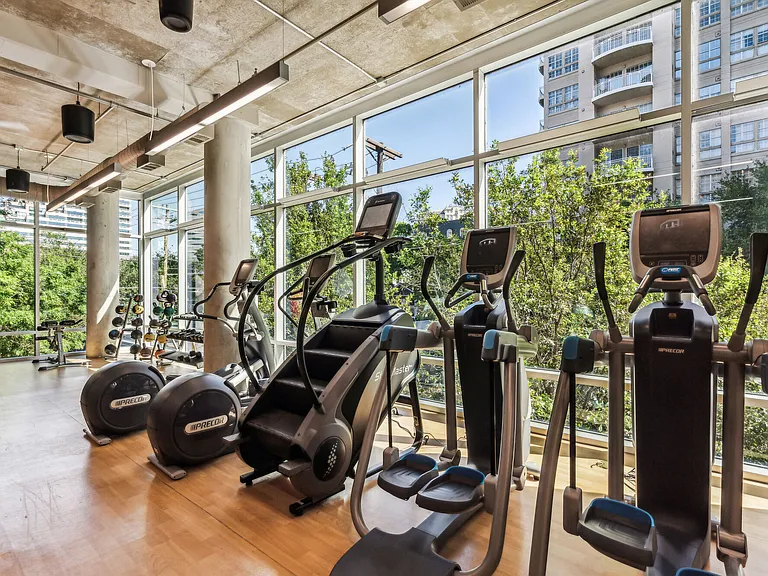 Gallery At Turtle Creek — Photo 23