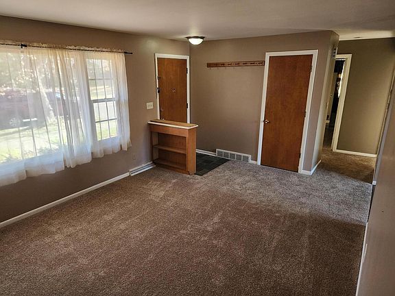 3rd image of 1651 Diamond Ave NE
