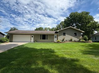 907 10th St S, Benson, MN 56215