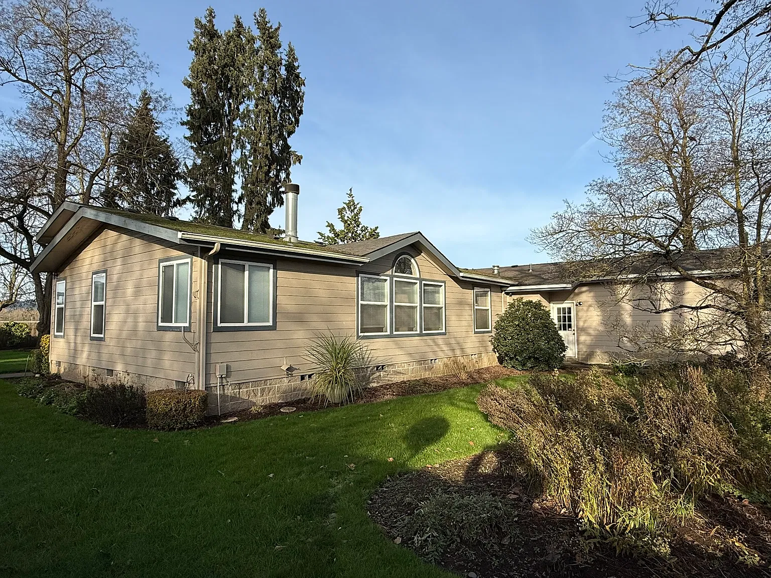 3 bed, 2088 sqft, $2,500 — Photo 2