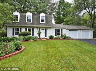 10704 Oldfield Dr, Reston, VA 20191