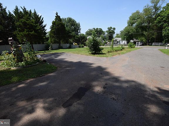 3rd image of 8721 Yorkshire Ln