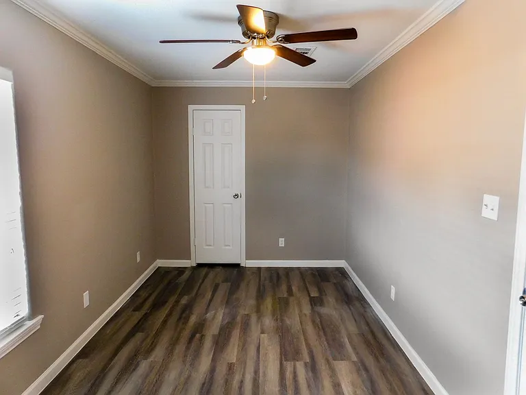 152 Varsity Dr — Photo 8