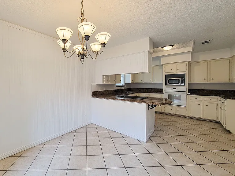 2710 Quail Creek Dr — Photo 7