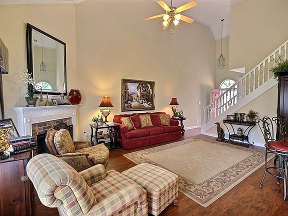 3rd image of 9295 N Fairmont Cir