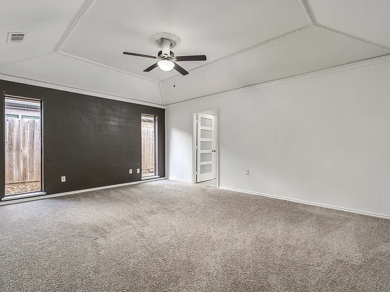 9922 Hickory Xing — Photo 32