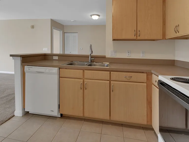 940 Village Trl #4-207 — Photo 15