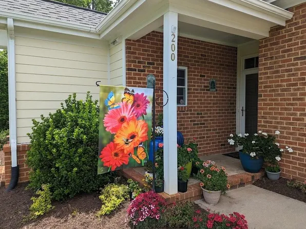 200 Edgewood Cir, Halifax, VA 24558