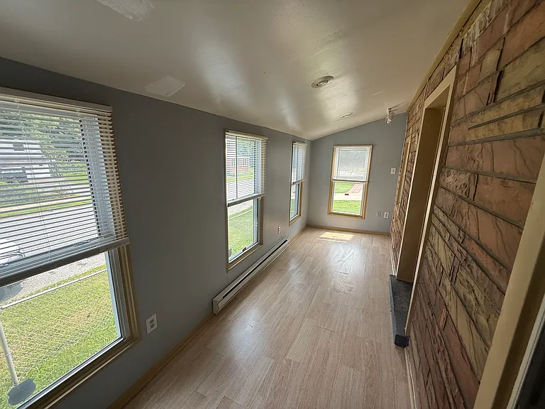 2320 W 11th St — Photo 20