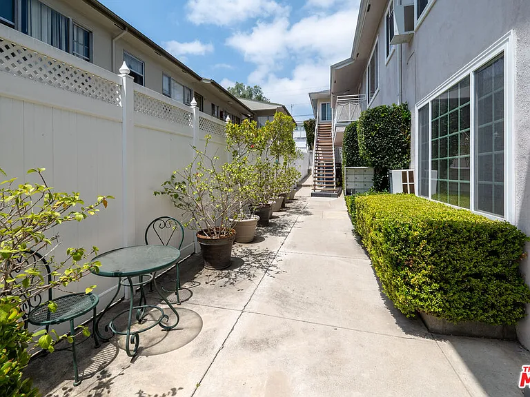 1937 S Shenandoah St #10 — Photo 10