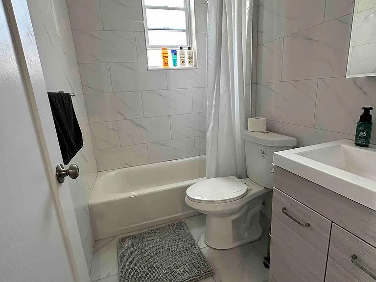 1732 Dekalb Ave — Photo 3