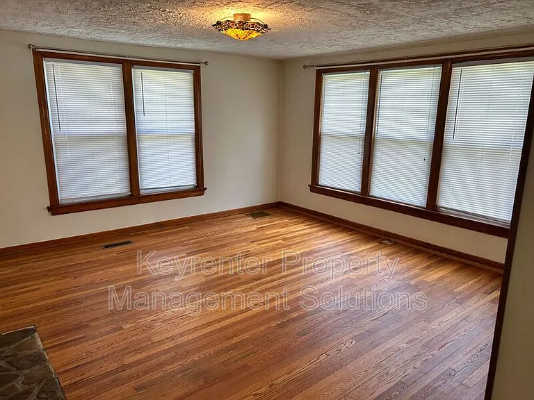 3922 Churchville Ave — Photo 7