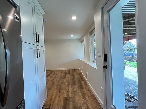 3rd image of 10735 28th Ave SW