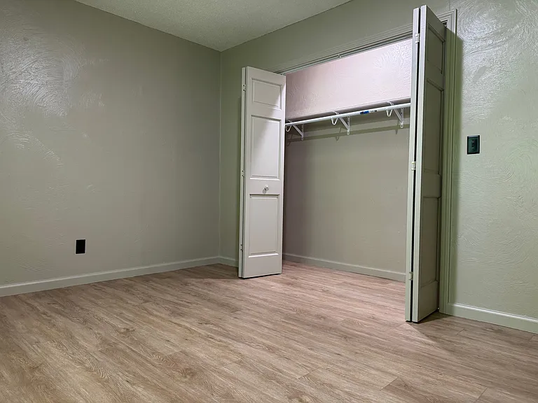 1209 Pine Ave — Photo 5