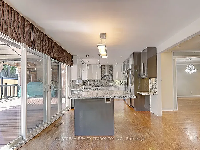 47 Hemingway Cres — Photo 3