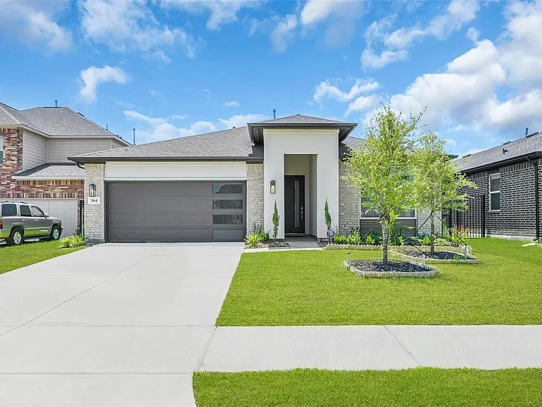 144 Aurora Springs Dr — Photo 1