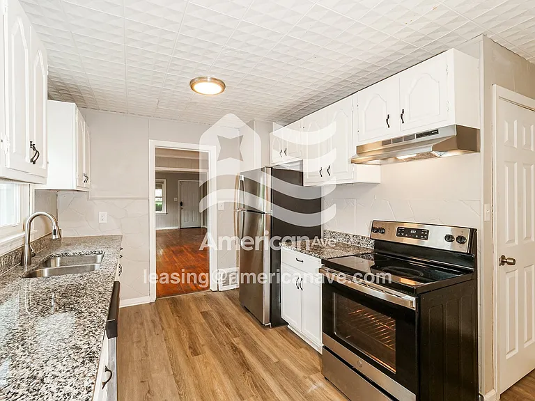 1621962_006_kitchen_6.jpg