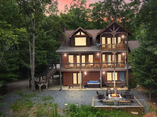 609 Whispering Lake Dr, Blue Ridge, GA 30513