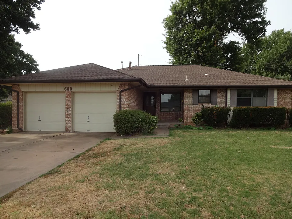 600 Fairlane Dr