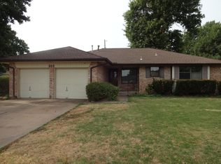 600 Fairlane Dr, Midwest City, OK 73110
