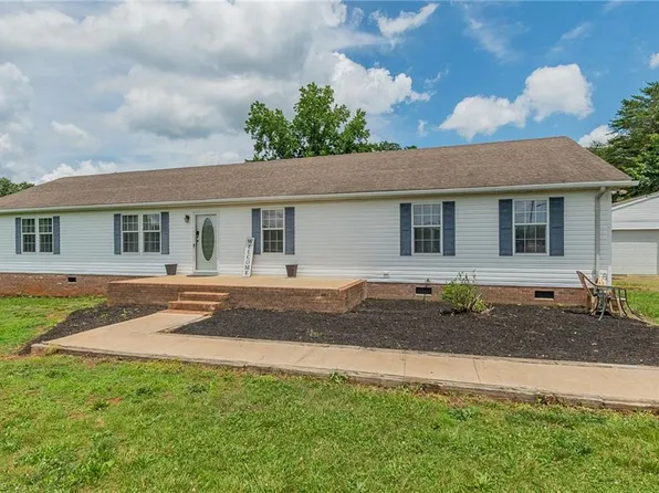 4600 Grooms Rd, Reidsville, NC 27320