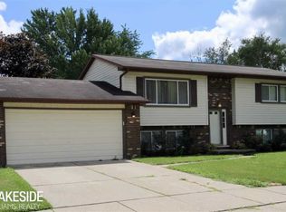 70400 Chaucer Dr, Richmond, MI 48062