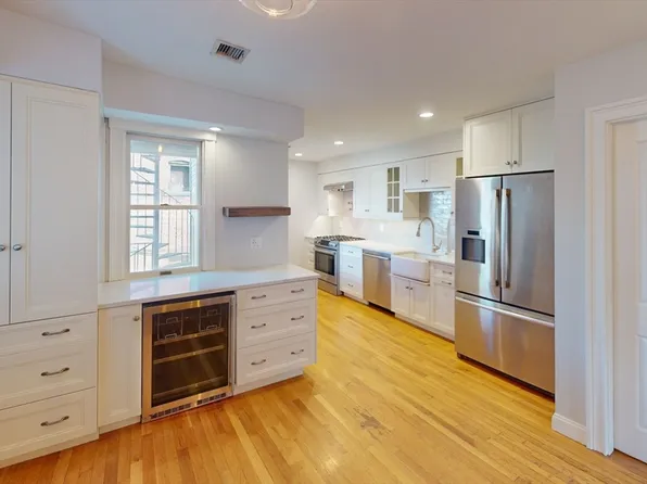 214-216 W 7th St #2L, Boston, MA 02127