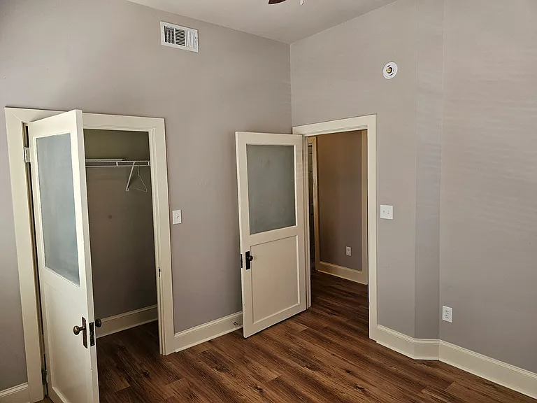 114 N Cypress St — Photo 18