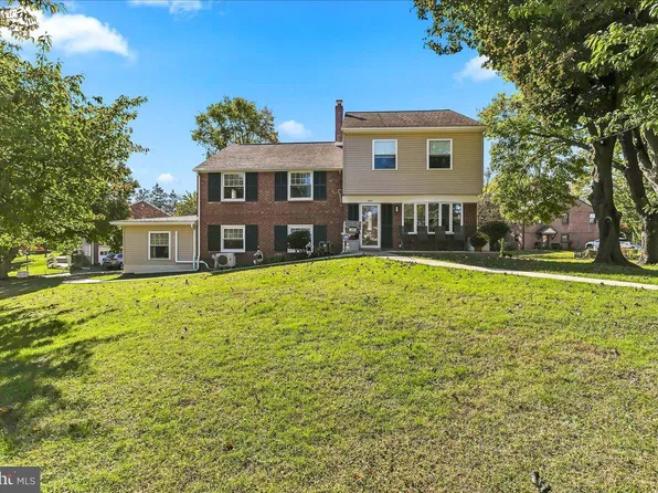 306 Governors Dr, Wallingford, PA 19086