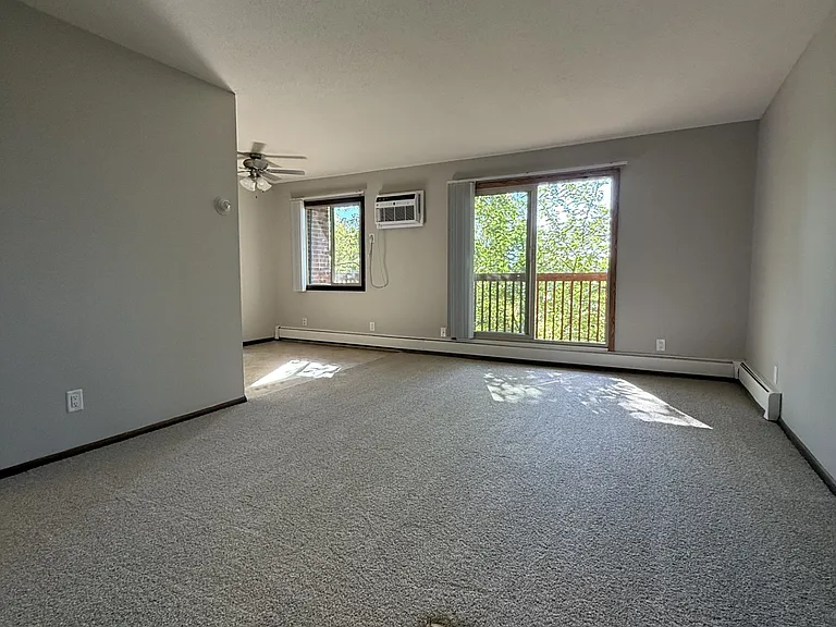 Evergreen East Apartments — Photo 10