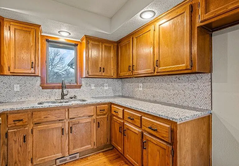 2145 S Todd Ave — Photo 8