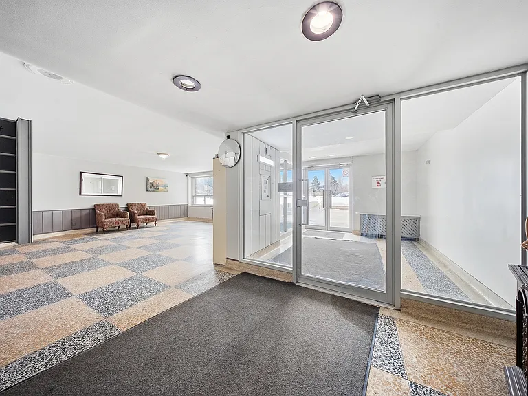 2275 Victoria Park Ave — Photo 15