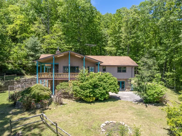 390 Evening Shade Ln, Hendersonville, NC 28792