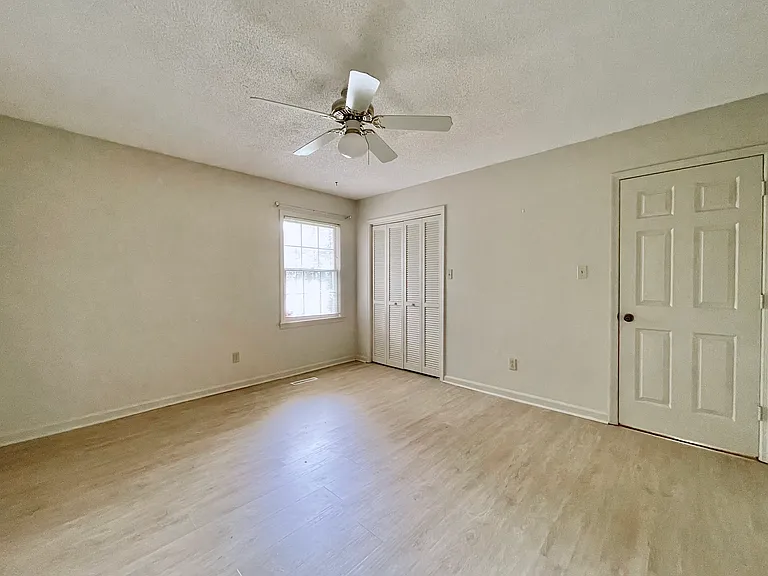219 Green Lake Dr — Photo 27