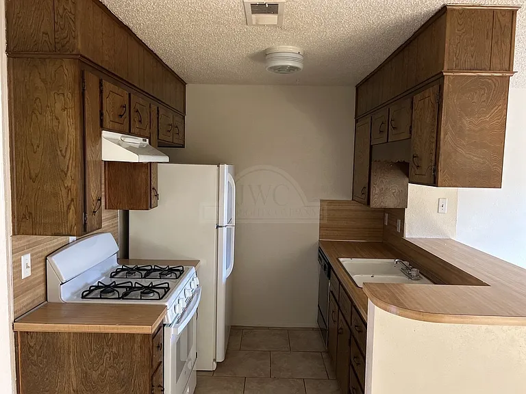 2210 Silverway Dr — Photo 5
