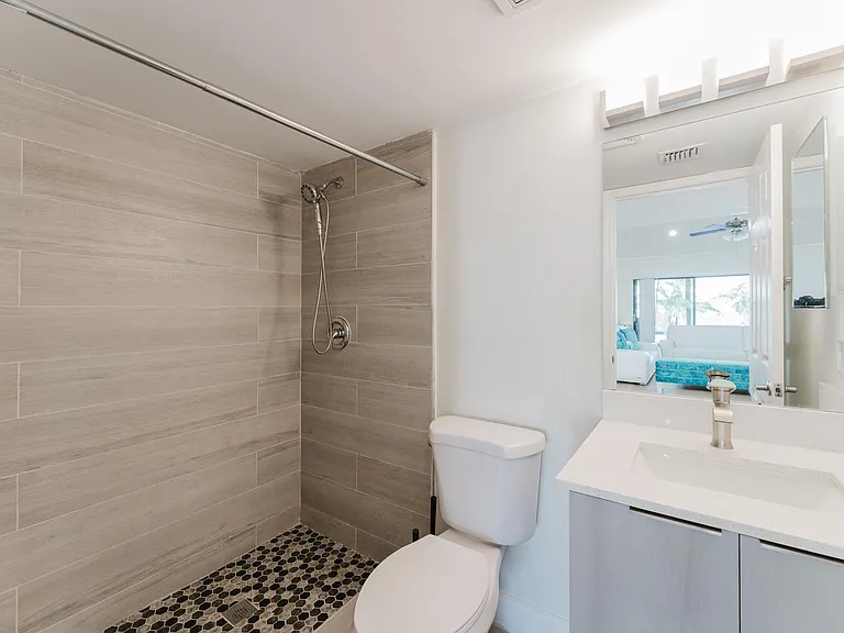 665 Jeffery St — Photo 17