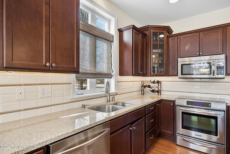 5th image of 24 Beekman Place