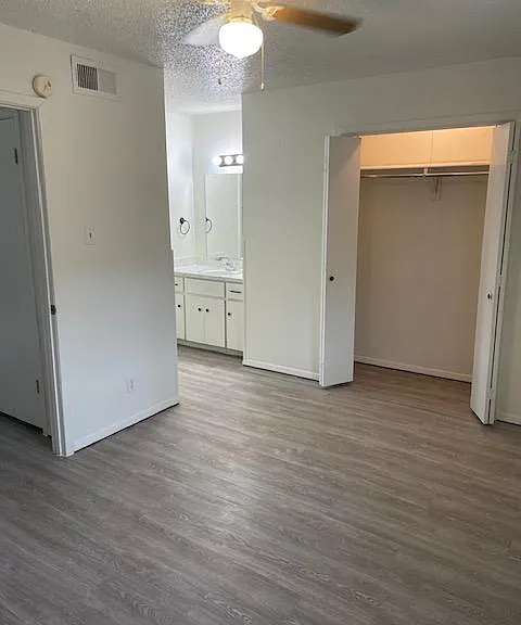 915 N Elm St — Photo 16