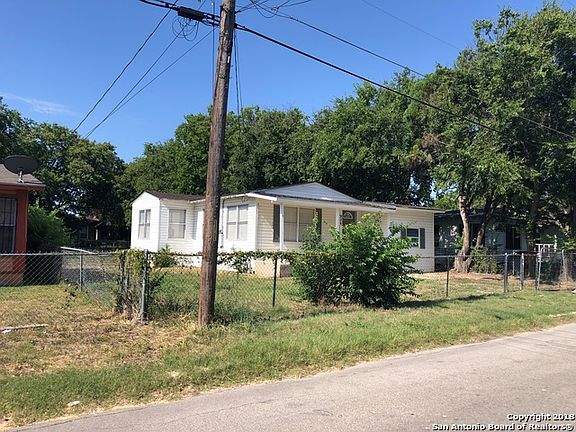 3rd image of 826 Barrett Pl