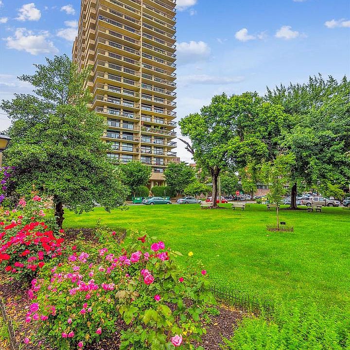 1st image of 400 Madison St APT 604