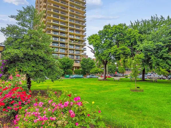 400 Madison St APT 604, Alexandria, VA 22314